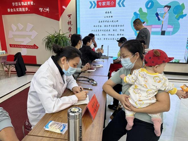 “健康巡診進社區真情服務暖人心”：泰安市泰山區上高街道學苑社區開展健康義診活動金年會(圖3)